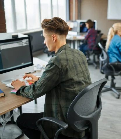 How-IT-support-analysts-are-helpful-in-software-management